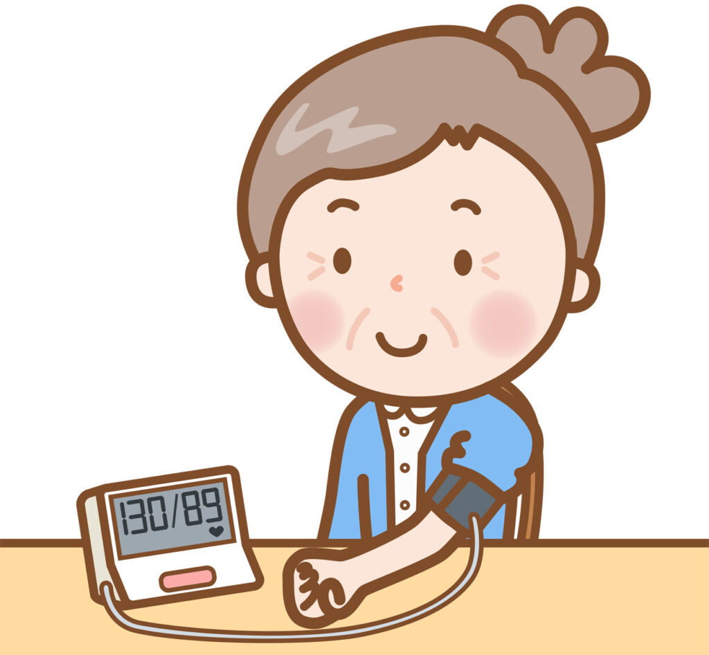 血圧を測定する高齢女性