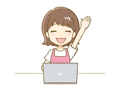 パソコンの前で左手を上げる女性
